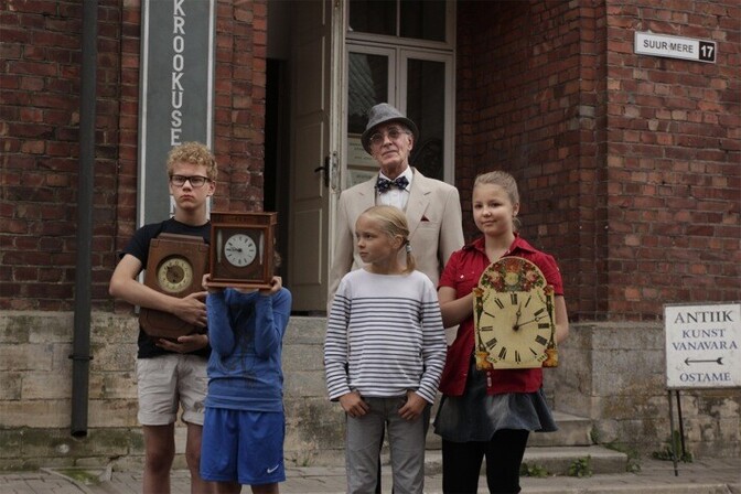 Film still from Väikelinna detektiivid ja Valge Daami saladus